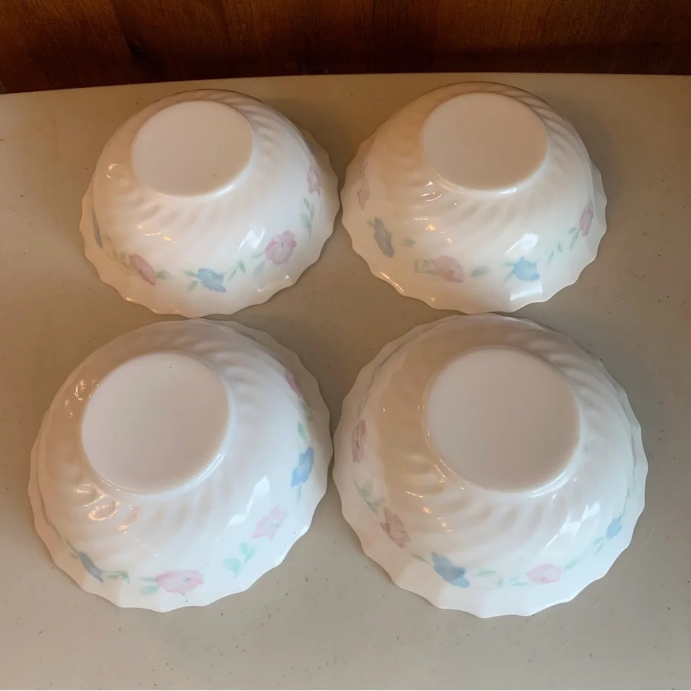 4 CLOE by Arcopal France Floral Milk Glass Pastel Scalloped Soup Cereal Bowls - Picture 4 of 5